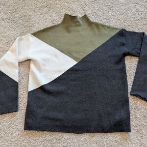 Tahari Mock Turtleneck Sweater Size M